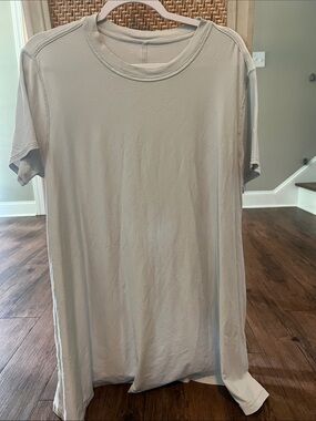 lululemon athletica Short Sleeve Tee in Light Gray